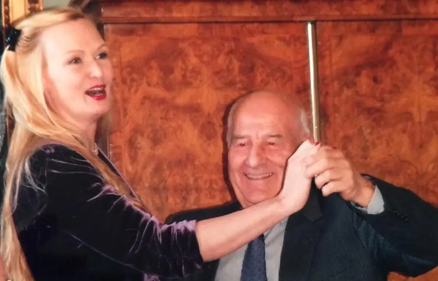 Oyster Opera party entertainment – Fiona Tanner Baldwin