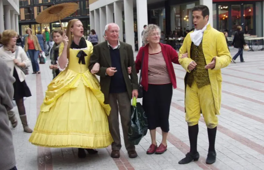 Oyster Opera Walkabout Duo Covent Garden– Fiona Tanner Baldwin